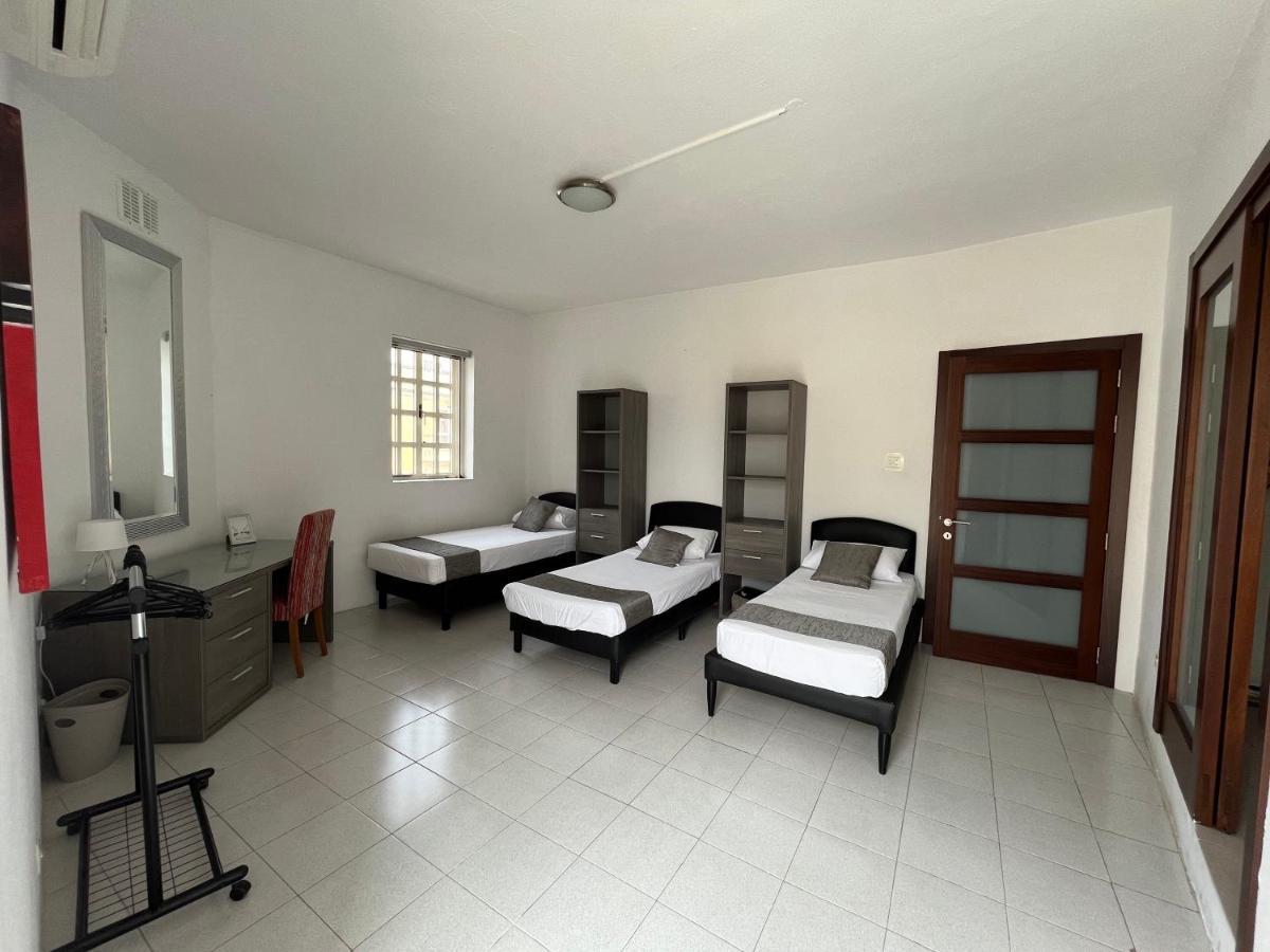Alloggio in famiglia New Aurora 1, Huge Private Bedroom En-suite *